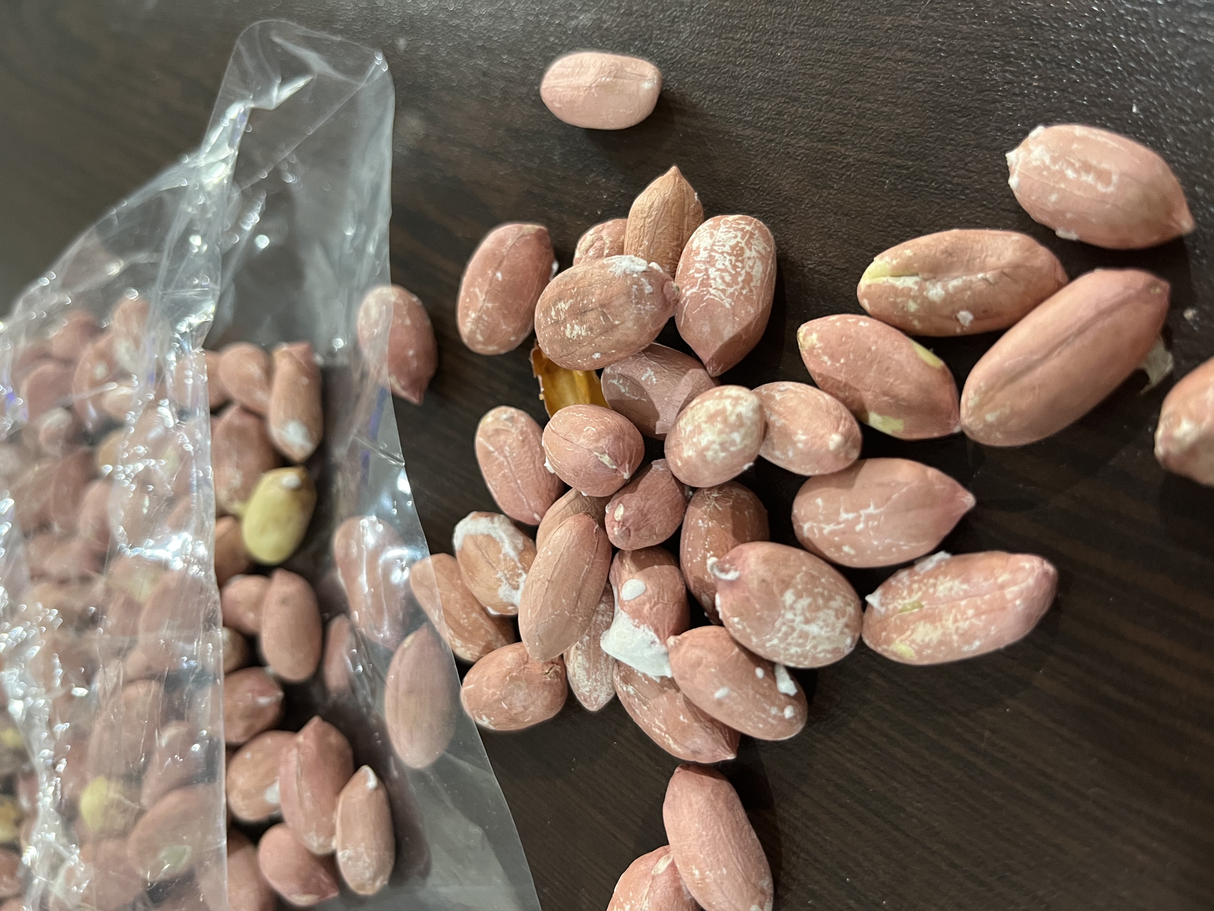 بادام زمینی آستانه